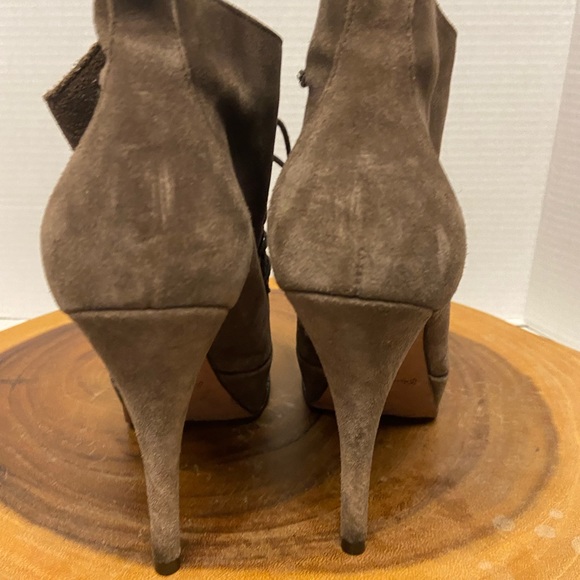 Elizabeth & James MOXY Brown Suede Heeled Ankle Booties - Picture 6 of 10